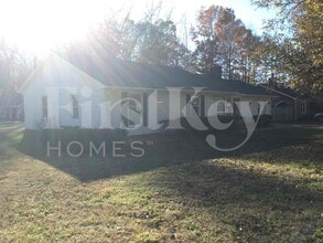 Building Photo - 5800 Old Meadow Rd