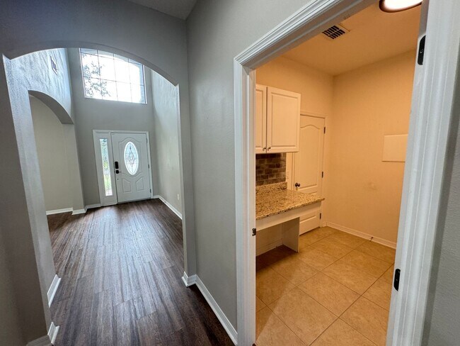 Building Photo - $300 off of a month of rent!! Experience the Epitome of Lakeside Luxury Living — For Rent in Narc...