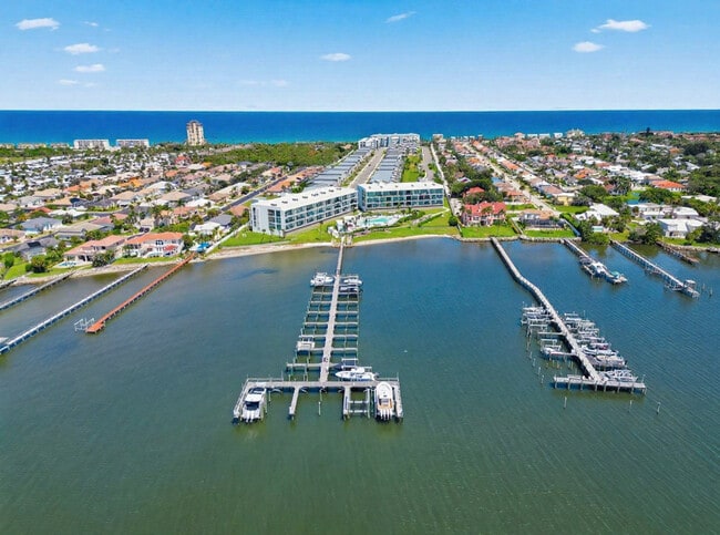 Building Photo - 225 Strand Dr