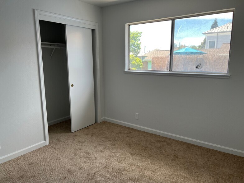 Building Photo - 1576 Pacific Ave