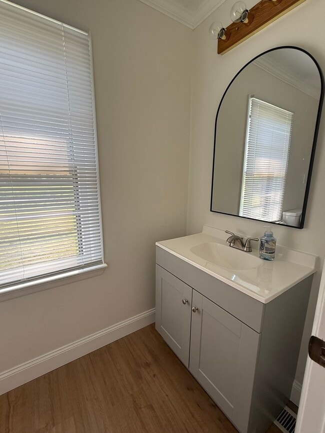 Building Photo - Prime Nashville Location with Comfort & Convenience