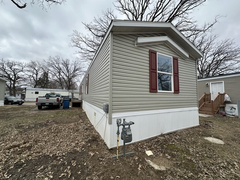 Building Photo - 57 Arbor St