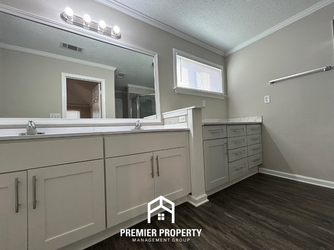 Building Photo - Newly Renovated 3-Bedroom Home for Rent in Memphis, TN - 2-Story Home with Garage & Fenced Yard