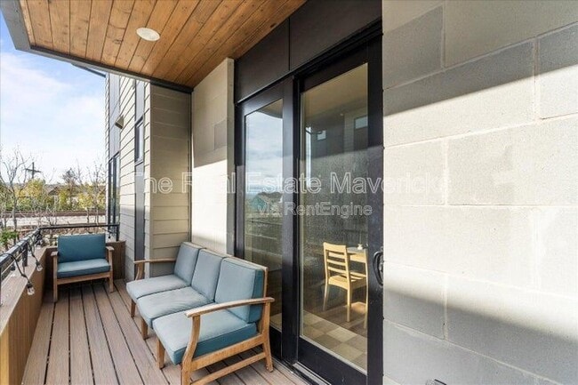 Building Photo - 821 Burnside Pl