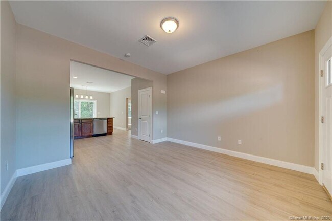Building Photo - 6 Bayberry Ln