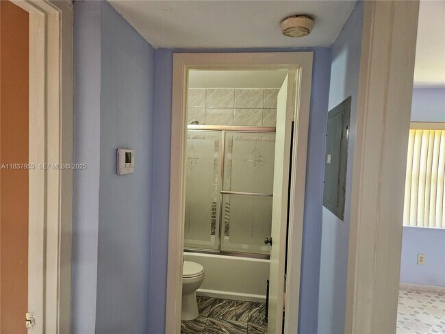 Building Photo - 855 NE 209th St