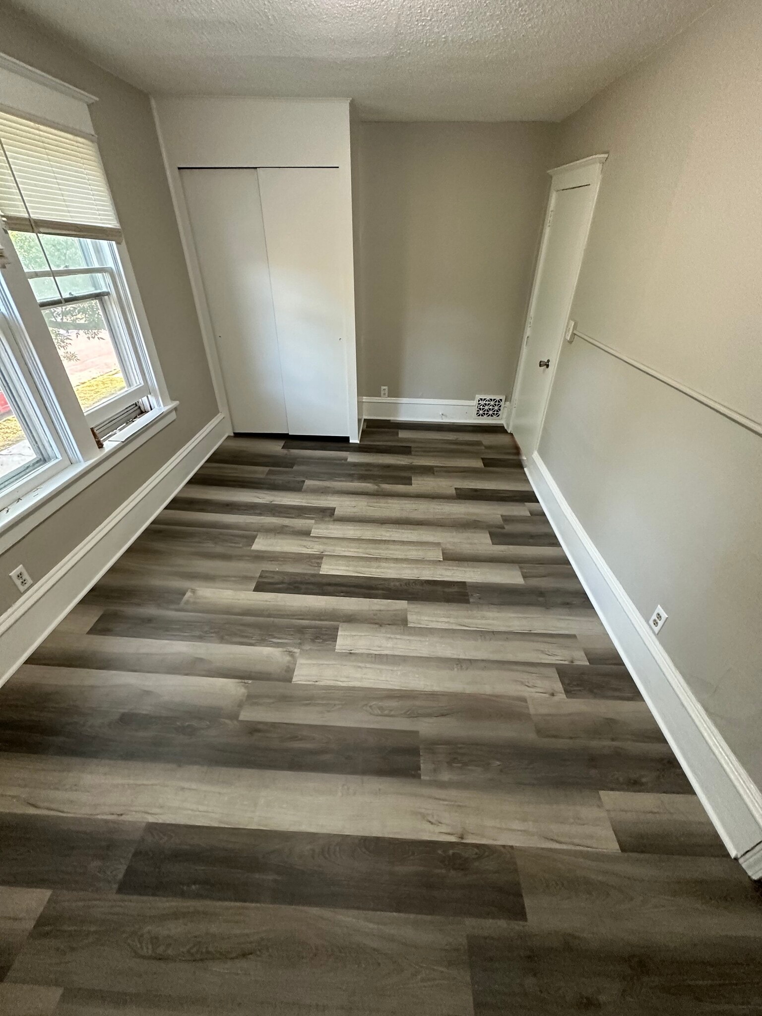 Lrg Bedroom - 513 3rd Ave SE