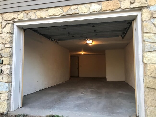 Building Photo - 1 Mesa Ct