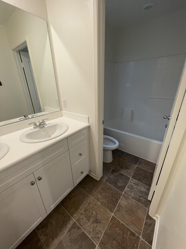 Building Photo - 30433 Village Knoll Dr