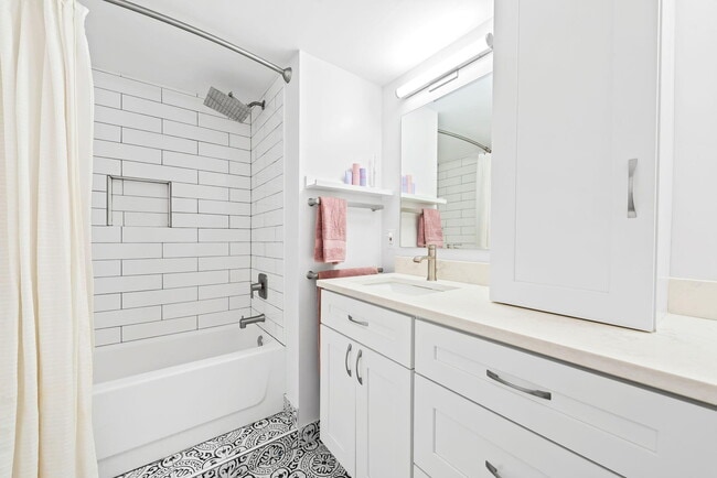 Building Photo - 1881 Middle River Dr