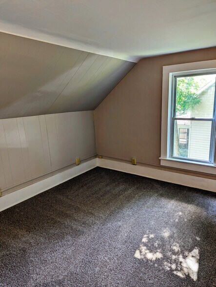 Upper Bedroom - 2242 Dixon St