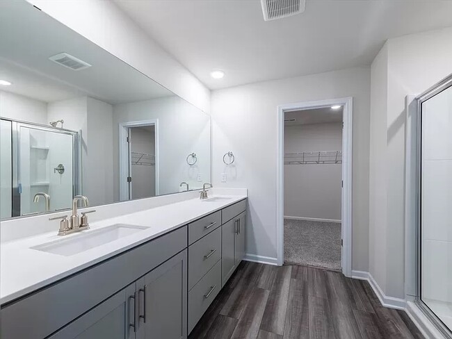 Building Photo - 1032 Umstead Grove Way