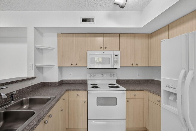 Building Photo - 1801 N Flagler Dr