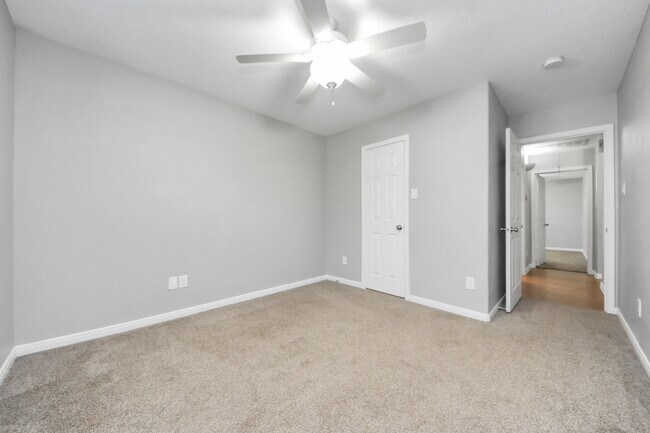 Building Photo - 1324 S Johnson St