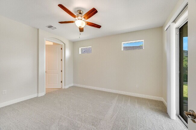 Building Photo - Loren Cove Villa