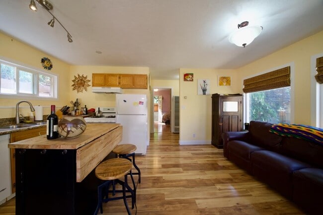 Building Photo - 224 Winona Ave
