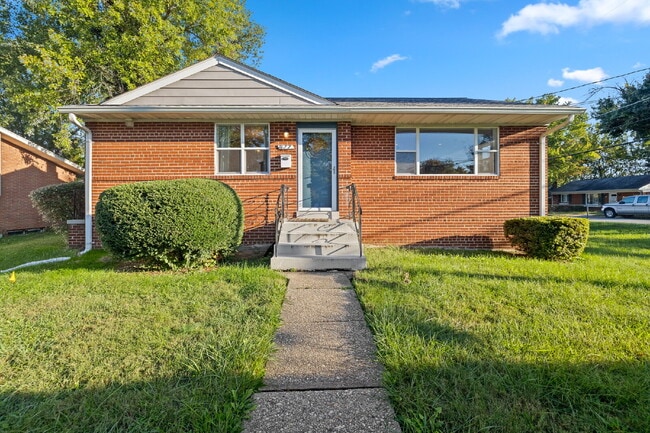 Building Photo - Convenient, Affordable and Updated!!.... Fenced 1/4 acre Yard, 3BR and walk-out basement.... Pets...