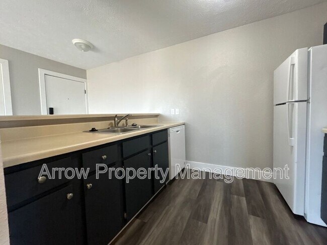 Building Photo - 940 27th St