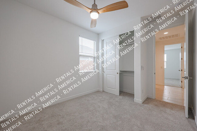 Building Photo - 16911 W Siesta Wy