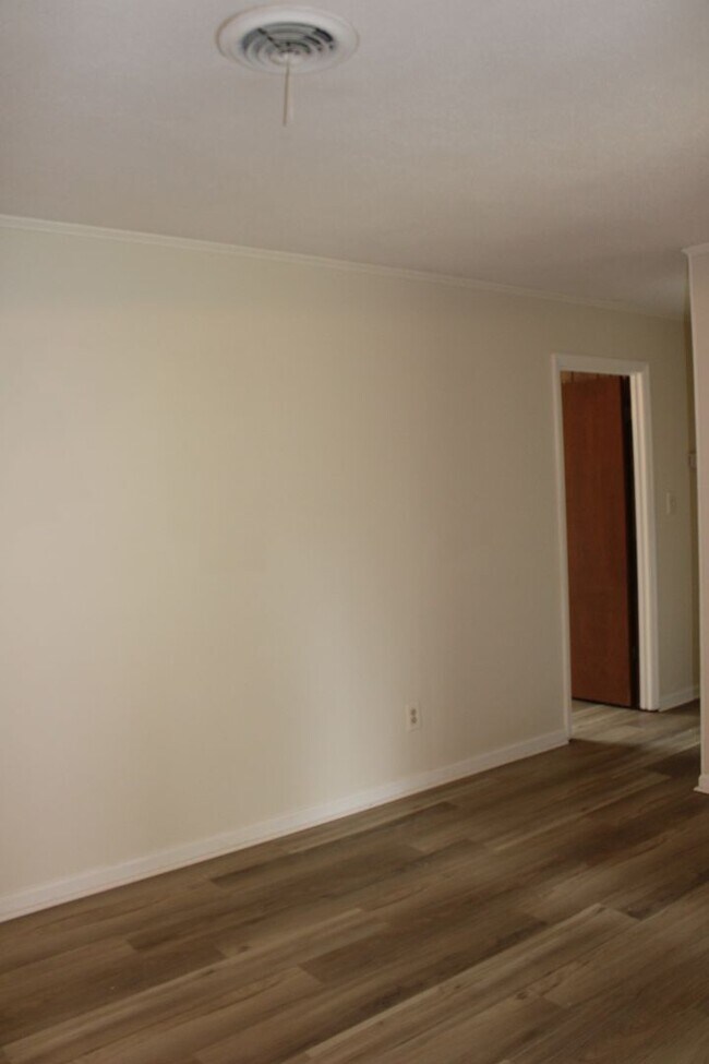 Building Photo - 3 Bedroom 2 Bath W/ Garage Hephzibah!
