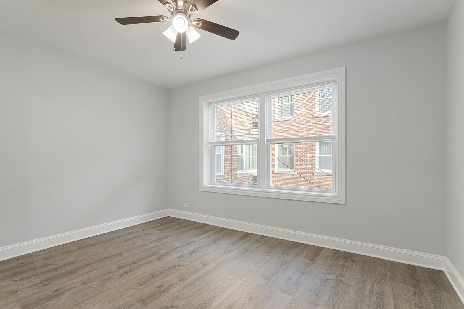 Building Photo - 7639 N Eastlake Ter