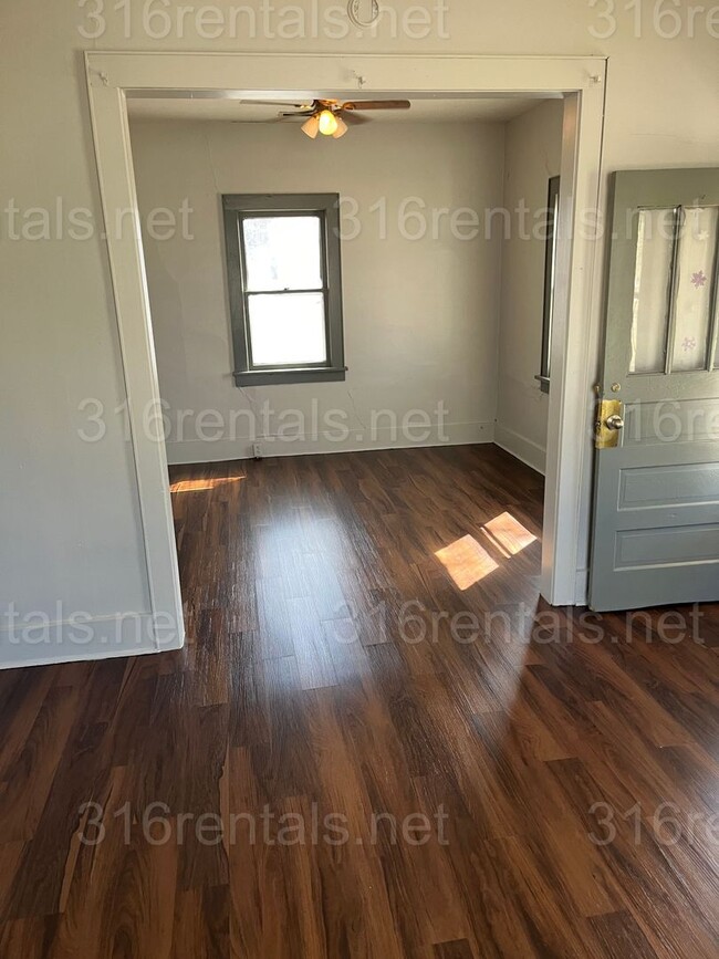 Building Photo - $700 - 1 bed 1 bath - Single Family Home