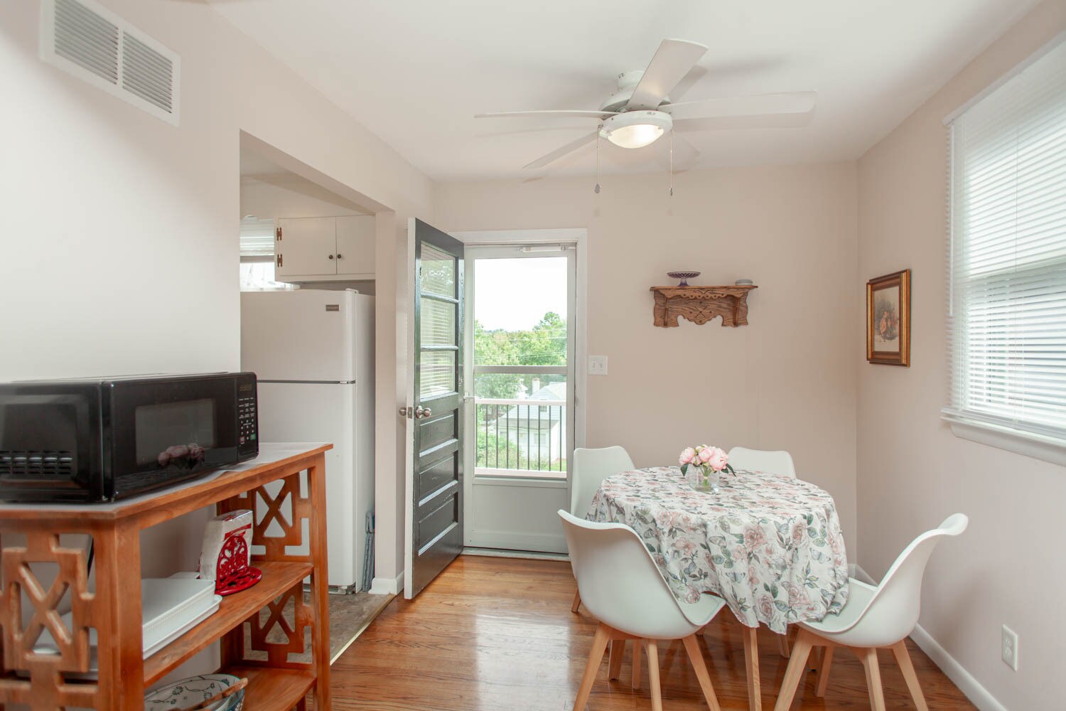 Building Photo - 402 13th ST NE