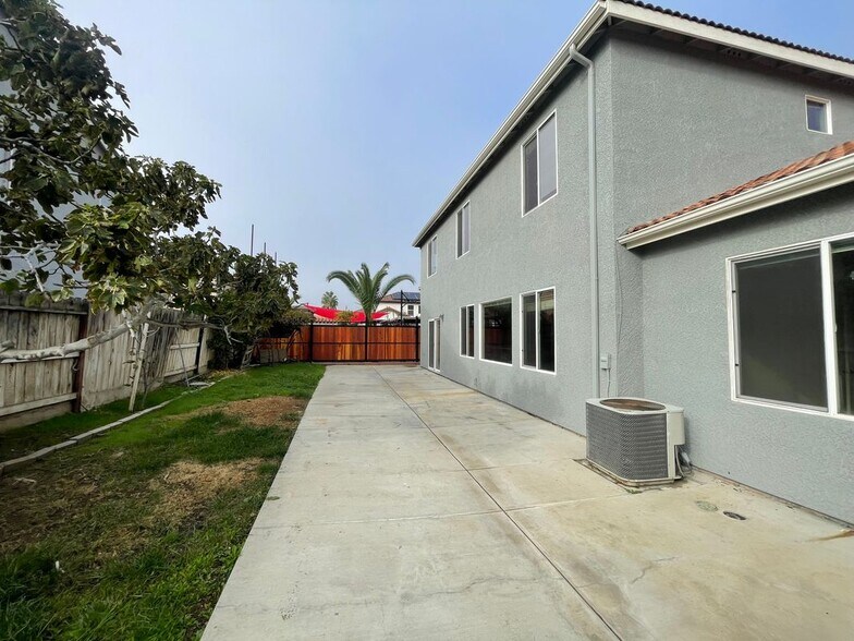 Building Photo - 1435 San Diego St