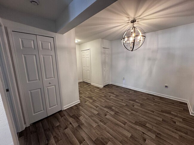 Building Photo - 14107 Pinehurst Ln