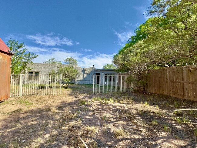 Building Photo - Rental