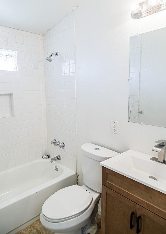 Building Photo - 2317 S Forgeus Ave