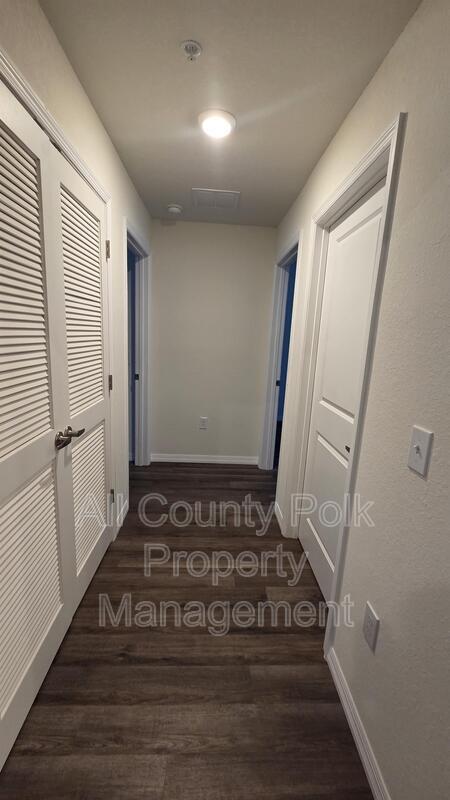 Building Photo - 915 Ariana St