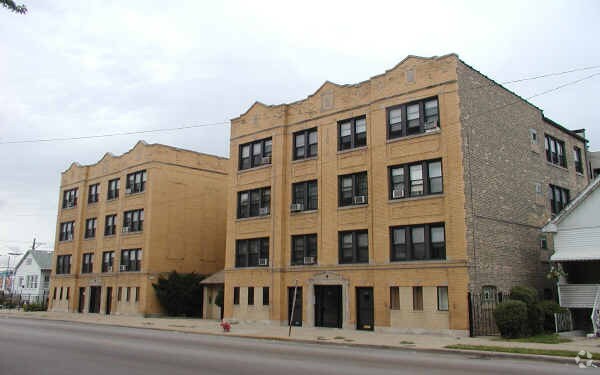 Building Photo - 4720-4730 W Addison St
