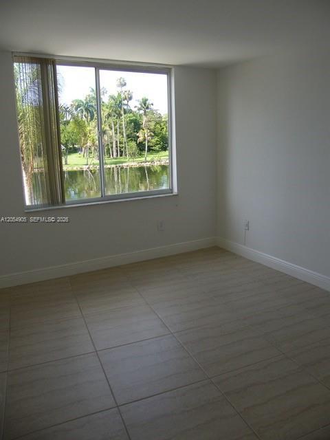 Building Photo - 1740 NW N River Dr