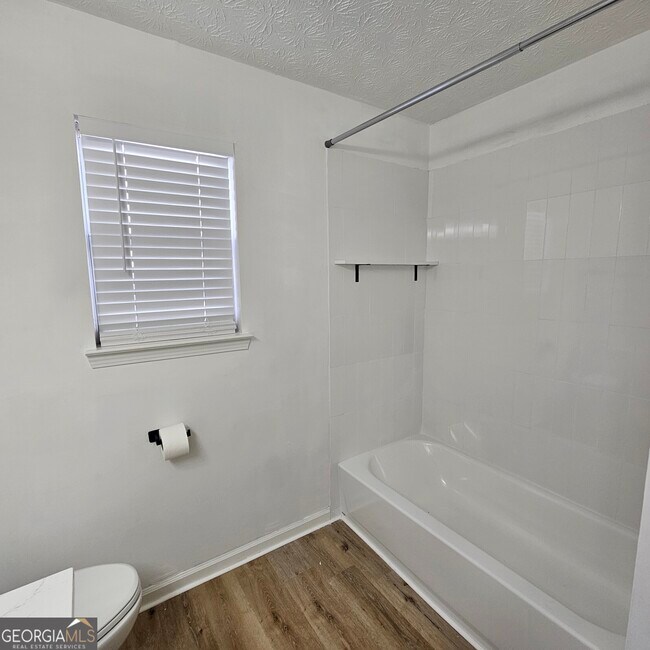 Building Photo - 1308 Gates Cir SE