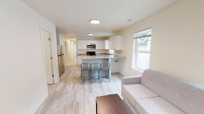 Primary Photo - 1214 Washtenaw Ct