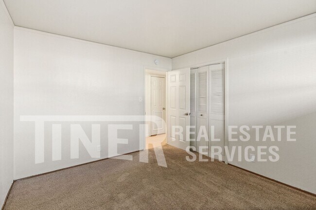 Building Photo - 917 Bell St