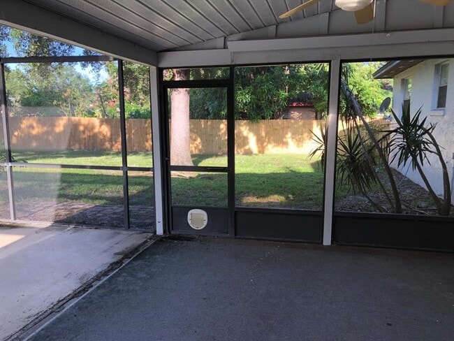 Building Photo - 8413 Shady Glen Dr