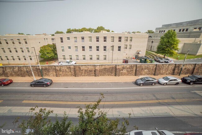 Building Photo - 2422 Poplar St