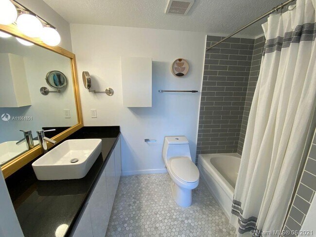 Building Photo - 3500 Coral Wy