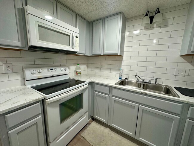 Building Photo - 301 Carmel Valley Way