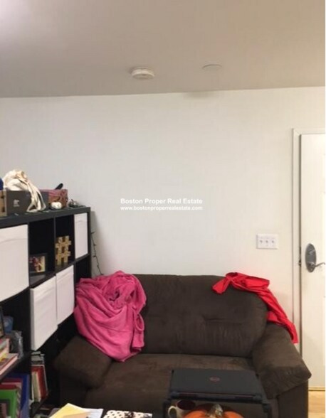 Building Photo - 461 Park Dr