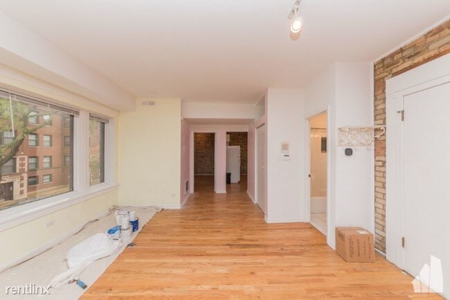 Building Photo - 701 W Belmont Ave