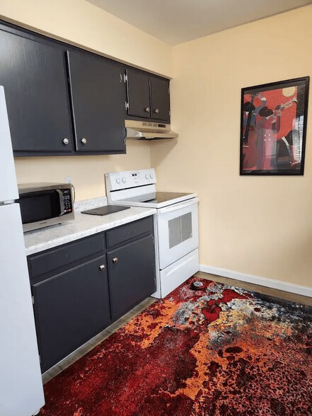 Building Photo - 1949 Miami St