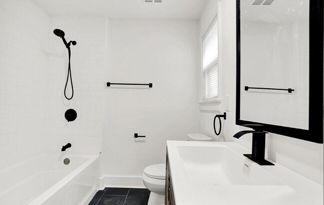 Building Photo - 3 Bed Home Accepting section 8 housing vouchers!