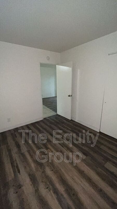 Building Photo - 331 E Elm St