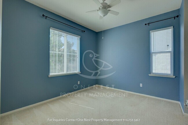 Building Photo - Stunning 3 bedroom 3 bathroom Lincoln Cros...