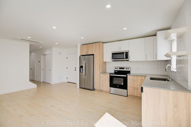 Building Photo - Evolve Real Estate: Stunning Smart Home in Vibrant West Denver! Available March 27th
