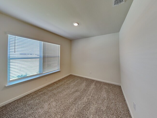 Building Photo - Chisholm Springs awaits you!