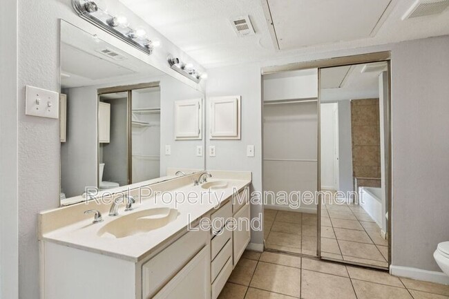 Building Photo - 5550 Spring Valley Rd